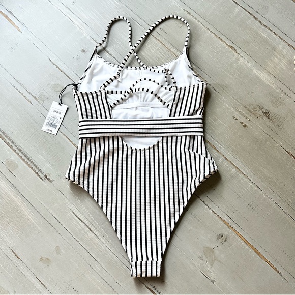 NWT - Shade & Shore Women’s Striped One Piece Swimsuit - Black/White - Size XS - Picture 10 of 12